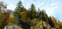 48 felsen beim frueheren waldbad mit herbstlichen tupfern - ft